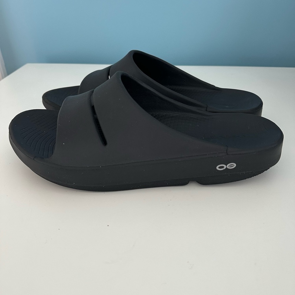 OOFOS Black Slide Sandals